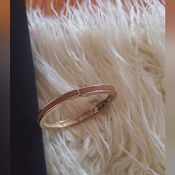 Gold Color Elegant Classic Cuff Bangles Bracelets For Women. 🌴 - Picture 2 of 9